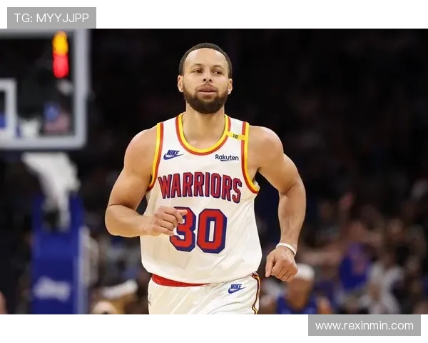 库里首节低调发挥仅得3分助队友展现实力全队配合默契